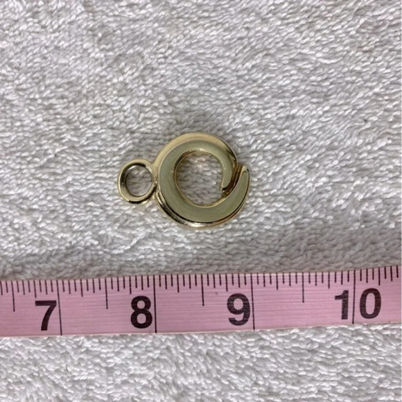 Vintage Gold Tone Metal With Green Inlay Necklace Pendant - Picture 7 of 8